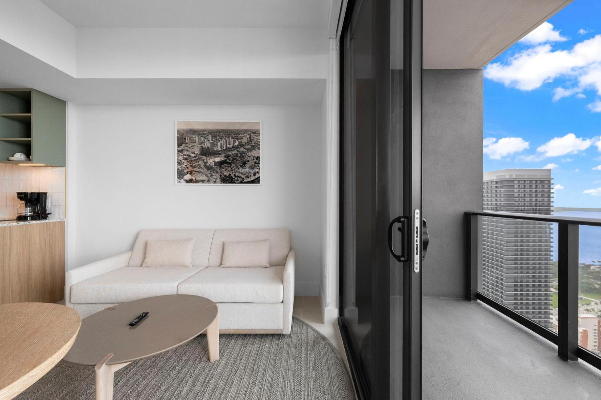 Stunning With Free Parking On 46th Floor! Apartamento