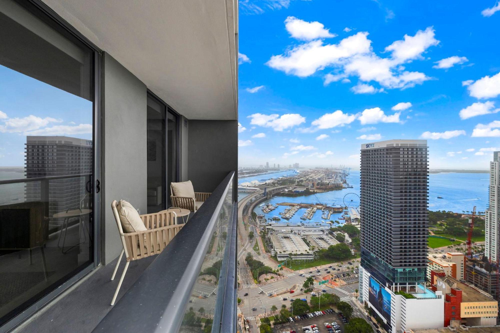 Stunning With Free Parking On 46th Floor! Apartamento