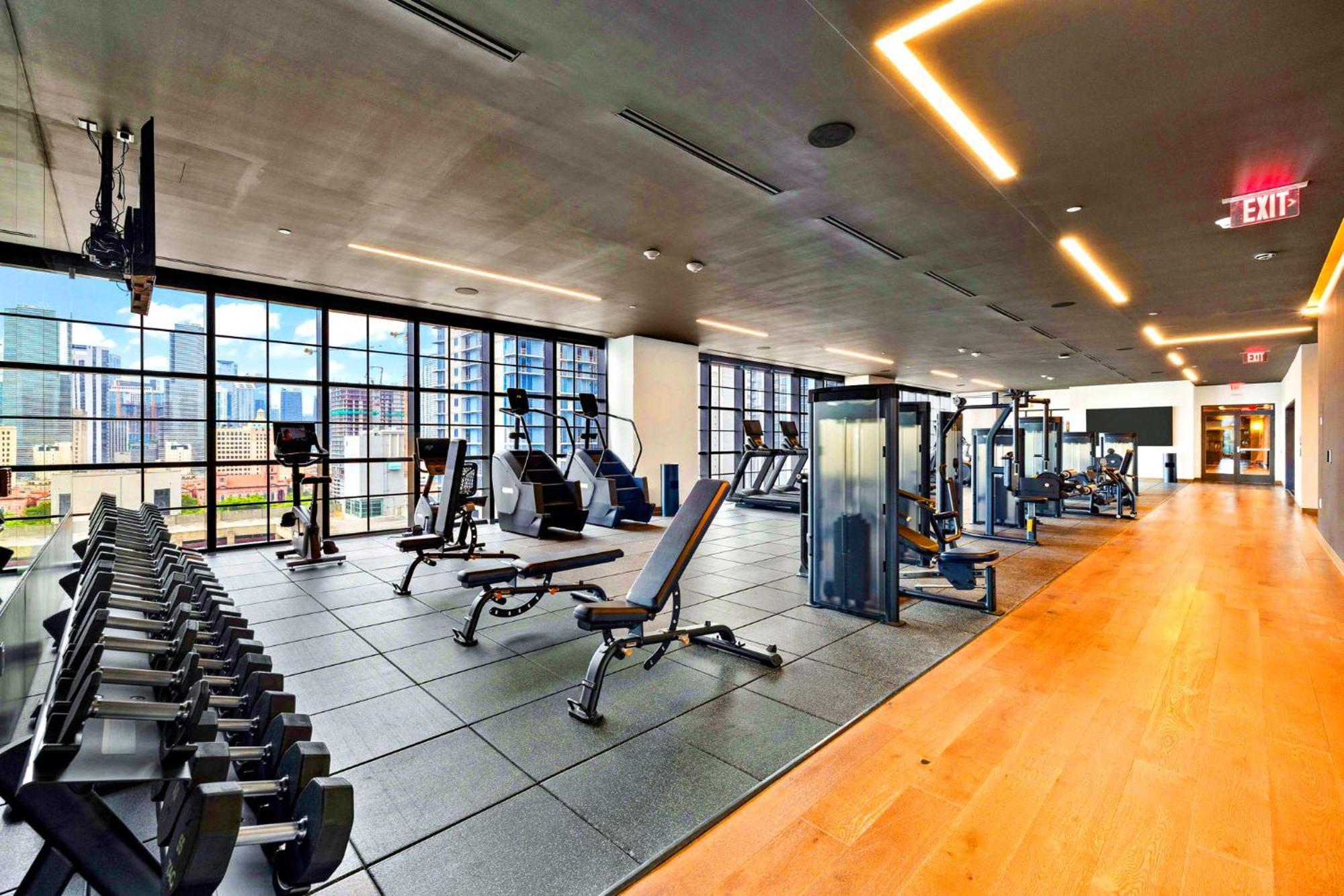 Stunning With Free Parking On 46th Floor! Apartment *